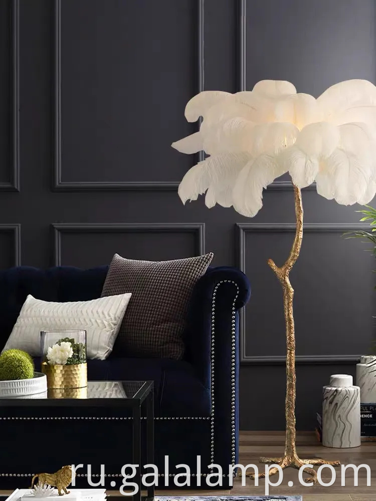 Элегантный современный рывок для лампы пальмы с медными перьями